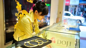 تراجع الذهب عالميًا بأكثر من 100 دولار وفيتناميًا بمقدار 2 مليون دونغ